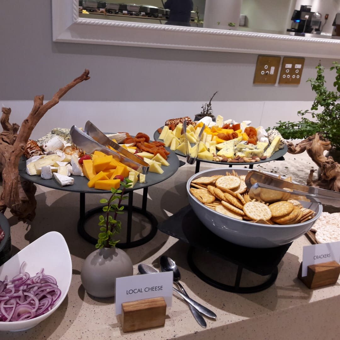 А можно весь поднос себе забрать?