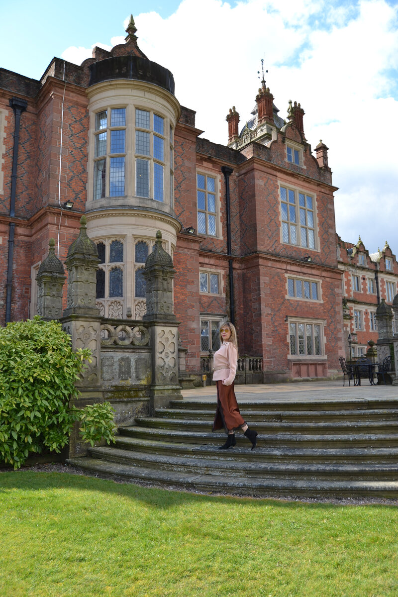 Великолепное здание  Crewe Hall в живописном графстве Чешир.
