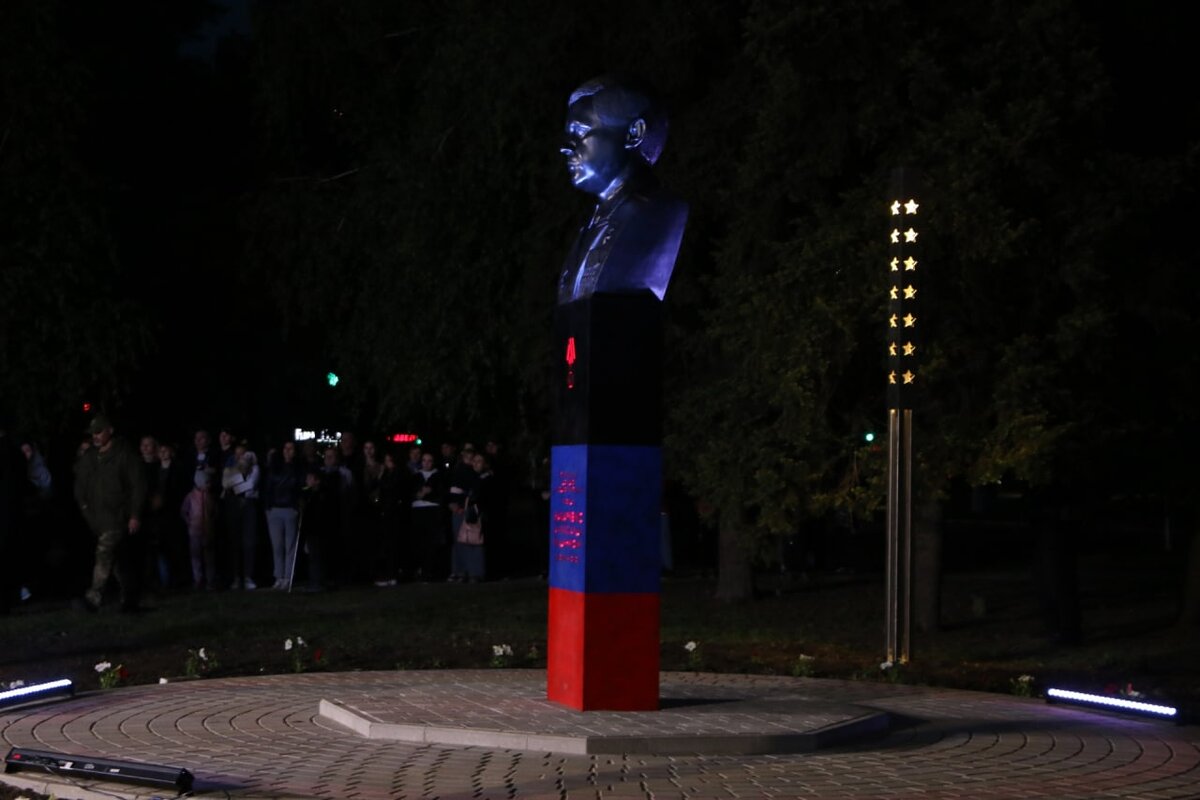 Памятник А. Захарченко в Шахтерске, ДНР
