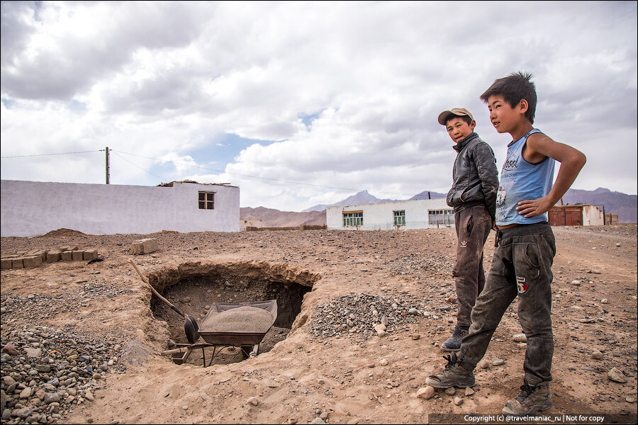 Средняя азия кишлак. Кишлак ресторан алматы. Кишлак эскапист обложка альбома. Кишлак человек. Кишлак максим.