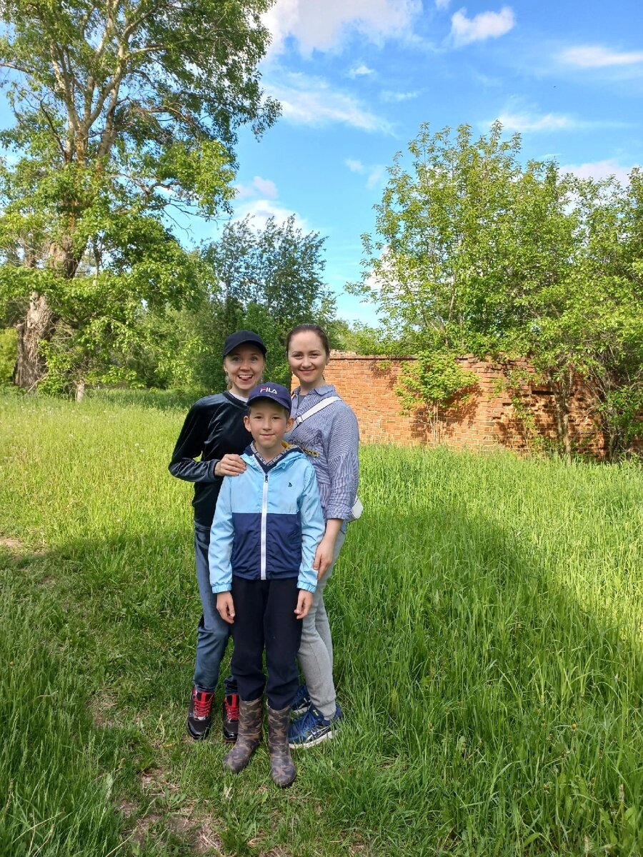 С братом и сестрой