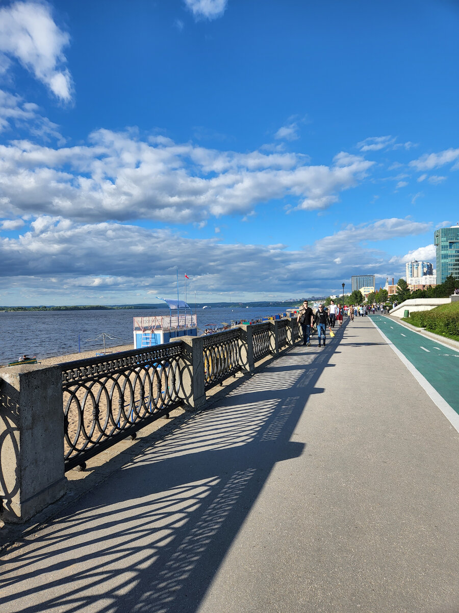 Наша набережная после реконструкции очень красивая и чистая