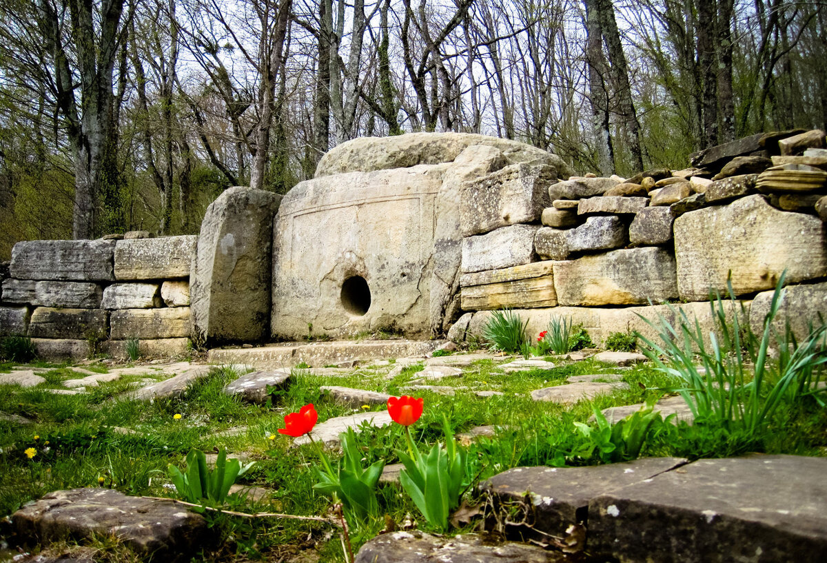 Дольмены геленджик фото