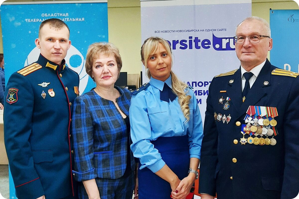 22 февраля 2022 года | Дискуссионная площадка для подростков, приуроченная ко Дню защитника Отечества. Областная детская библиотека им. А.М. Горького. Слева направо: Морозов Роман Александрович, заместитель командира дивизиона по военно-политической работе войсковой части 44238, гвардии майор; Шульгина Наталья Ивановна, заведующая организационно-методическим отделом городской инфекционной клинической больницы № 1; Васильева Елена Александровна, старший помощник прокурора г. Новосибирска; Шуев Владимир Алексеевич.