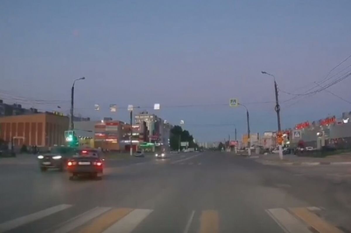    В Твери водители обсуждают нарушение ПДД дедушкой за рулем