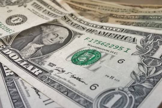    В Минпромторге предостерегли от «оголтелой борьбы» против сильного рубля