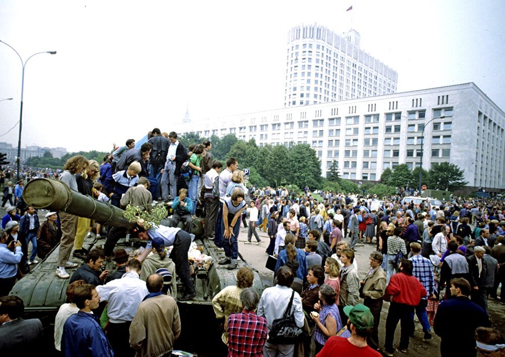 Фото из интернета. Кадры того, что творилось в Москве во время путча