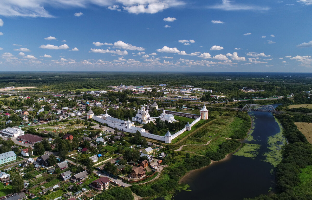 Спасо-Прилуцкий монастырь с высоты птичьего полета.
