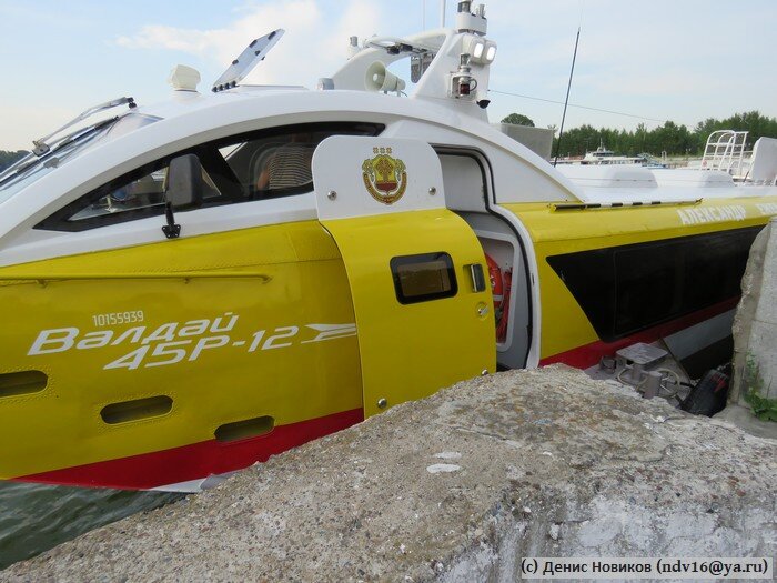 СПК "Валдай": рубка спереди наверху, пассажирский салон - сзади внизу