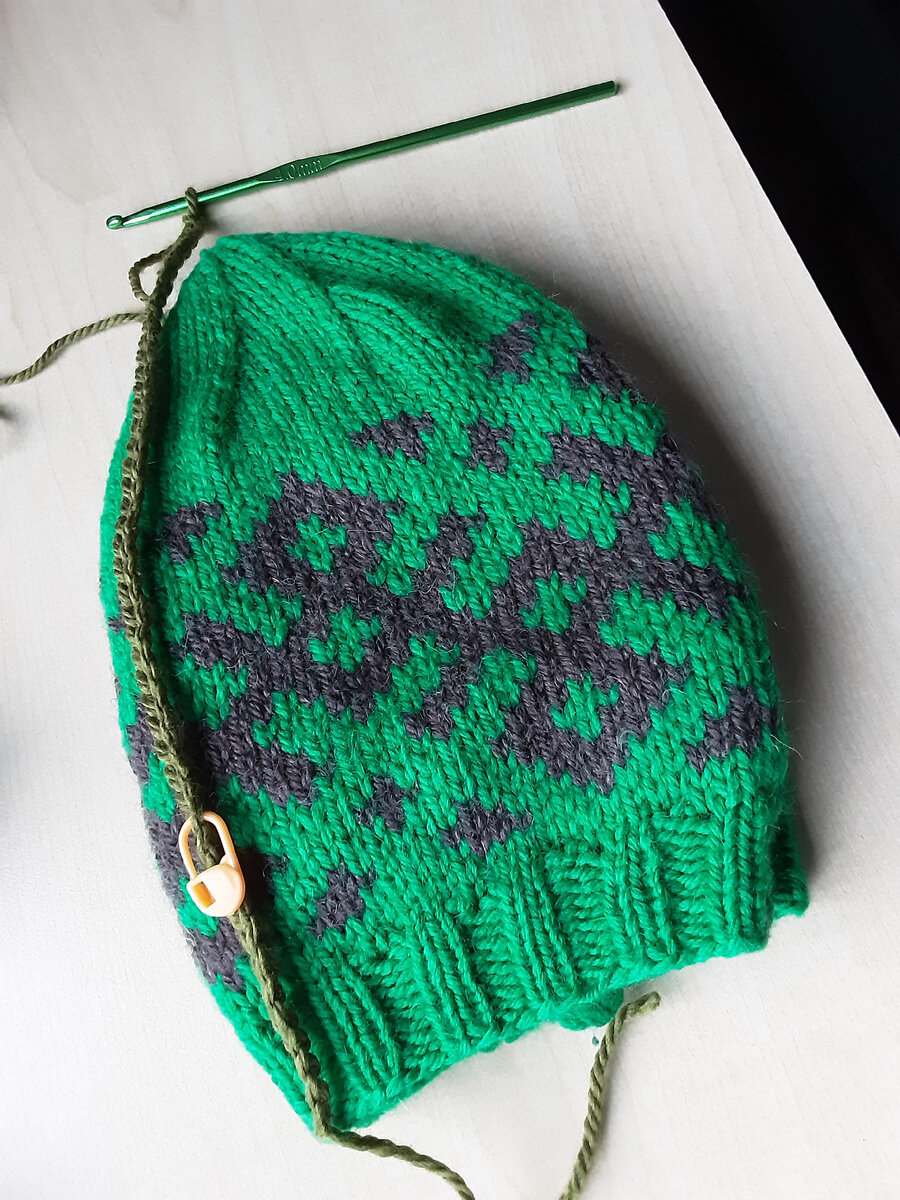 Я взяла в качестве ориентира шапку, показанную в предыдущей статье про любимый жаккард.