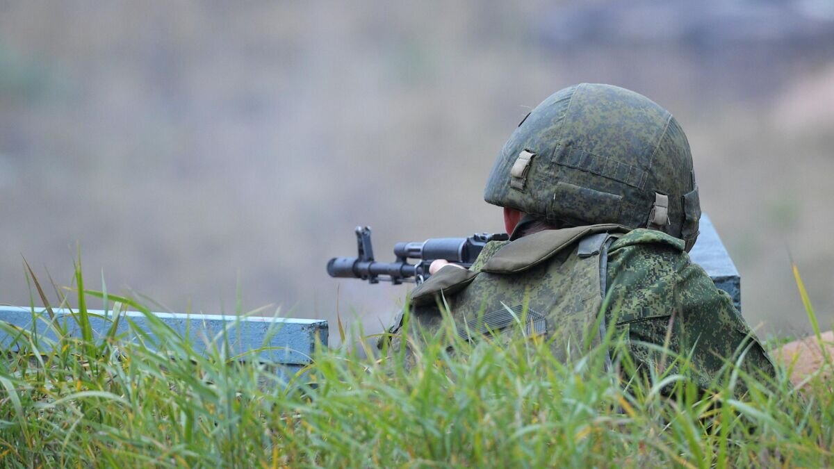    Мобилизованный гражданин во время занятий по боевой подготовке на базе военного полигона в Ленинградской области© РИА Новости / Александр Гальперин