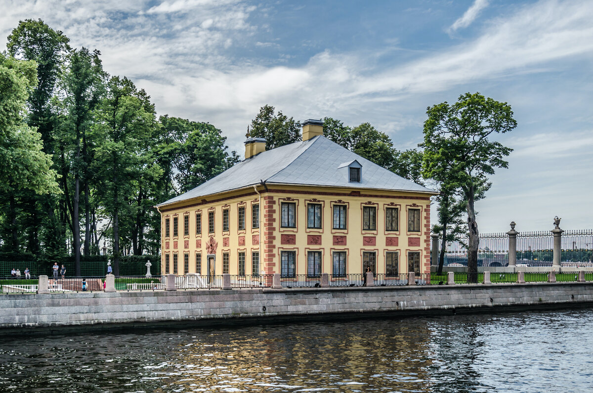 Летний дворец Петра I в Летнем саду Санкт-Петербурга