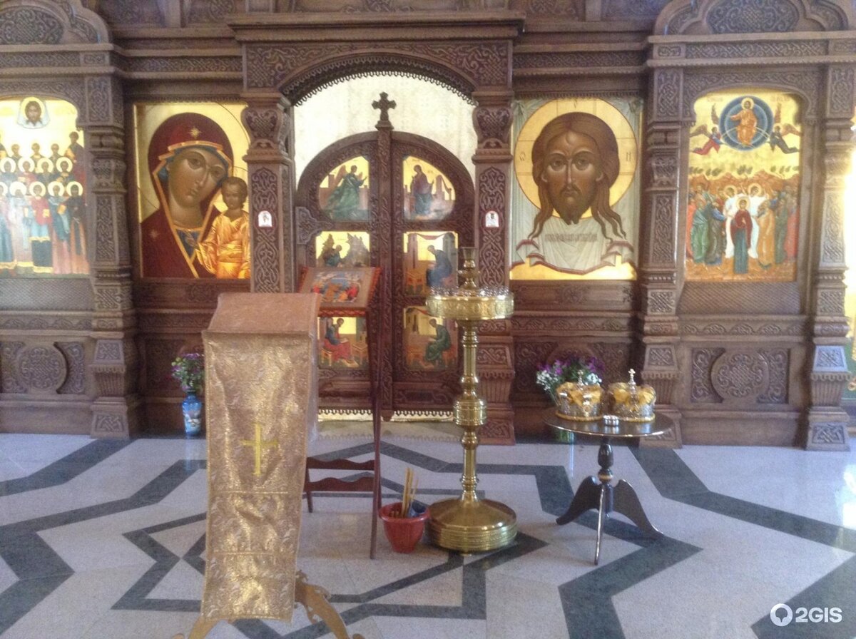 Двери в алтарь.