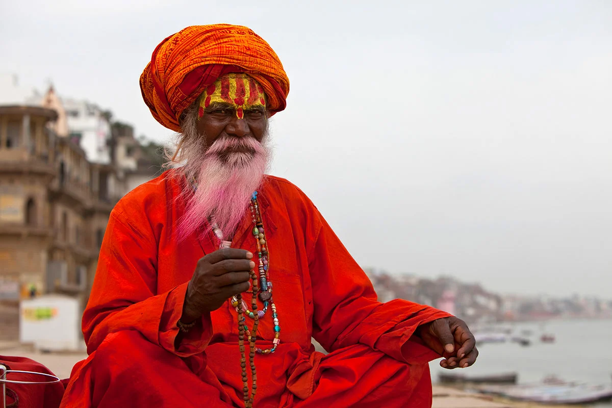 Почему индийские монахи делали посох многогранным. Садху сикхов Индии. Индийский мудрец. Индийский дед Мороз.