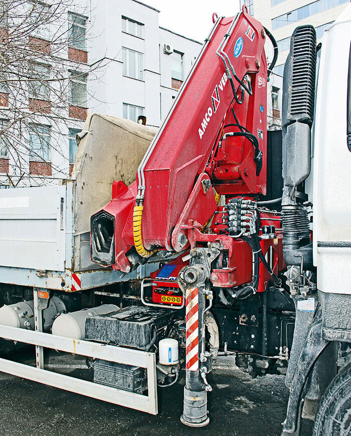 Если строить коттеджи не требуется, выбираем вот такой легкий манипулятор