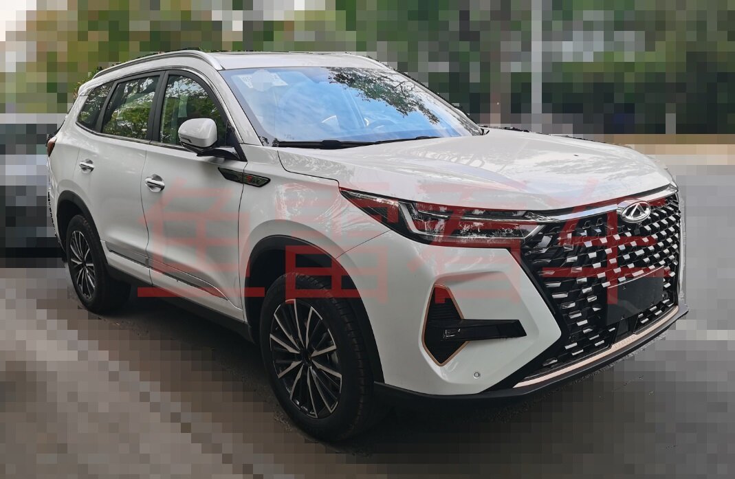 На фото из соцсети: необычный кроссовер Chery Tiggo 8