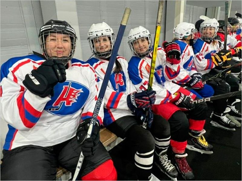    На лед выходят одни дамы: Брянщина обрела первую в своей истории женскую команду по хоккею avchernov