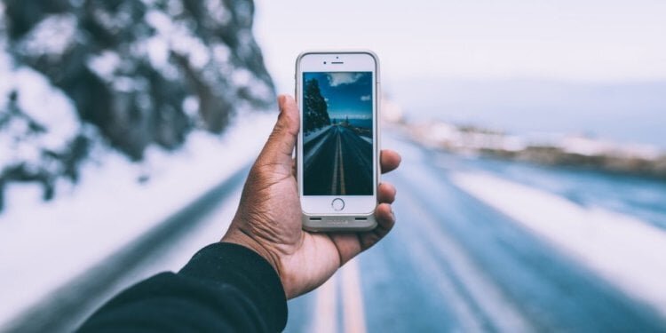    Иногда ради красивых зимних кадров приходится немного поморозить Айфон.