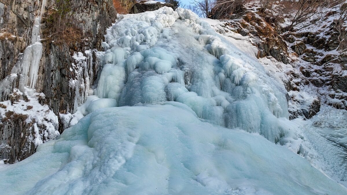 Водопад в Чивыркуйском заливе