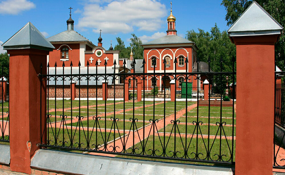 Если вы потеряли родственника, проживавшего в Москве, вас может интересовать вопрос приобретения места на одном из столичных кладбищ.-2
