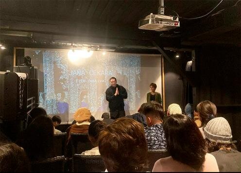 На кинофестивале в 2022 году. Фото с сайта janacekara.com