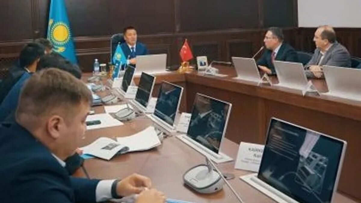    Фото: Gov.kz Август Макаров