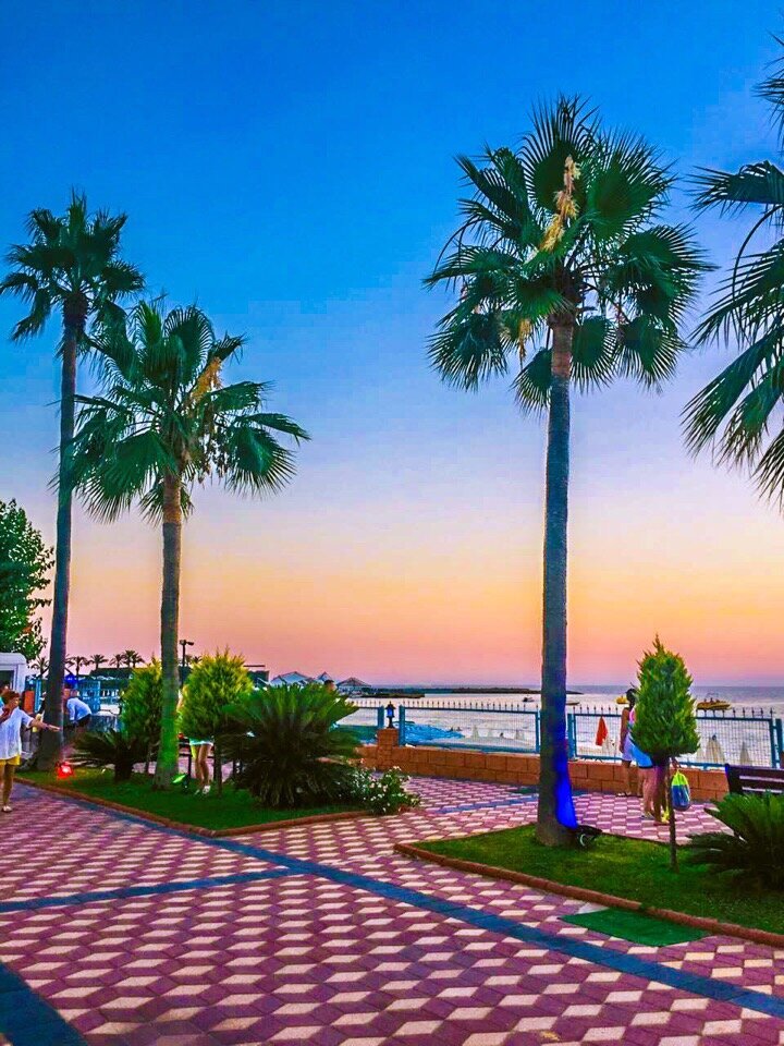 Фото автора. Вот такая там красота на закате.