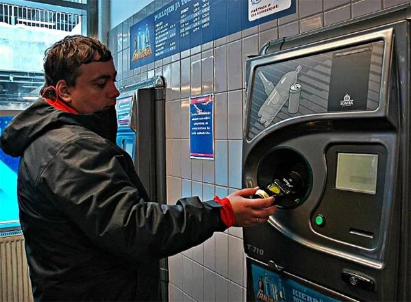 Автомат по приёму бутылок в Риме. Источник изображения: Яндекс. Картинки