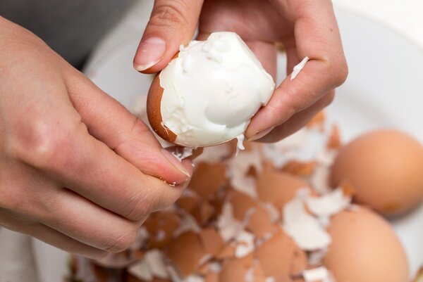 Как легко очистить яйца от скорлупы. Мой секрет