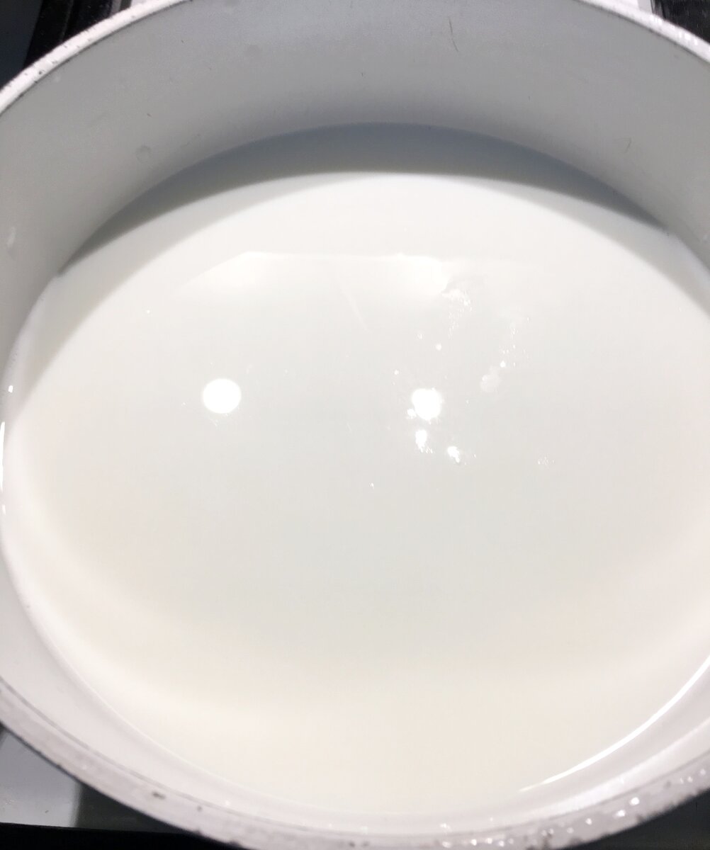 Кастрюлю берем с запасом высоты, чтобы вместилось все