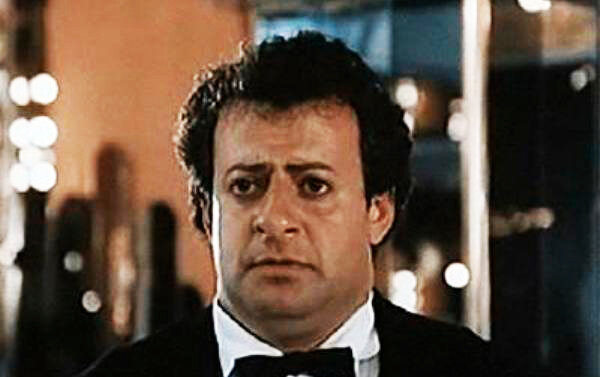 кадр из фильма «Паспорт», 1990 год