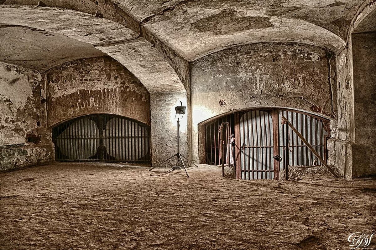 Дворец Ольденбургских подвал