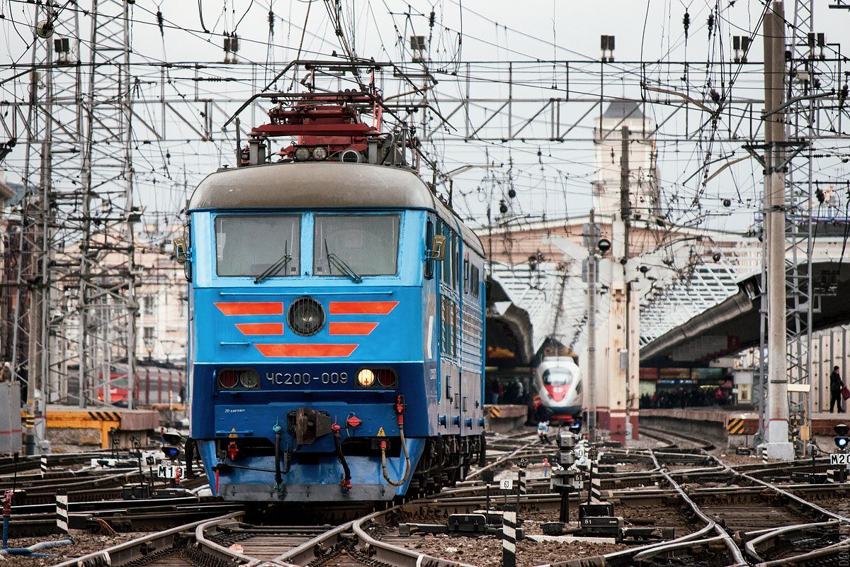 ЧС200 - молниеносный пассажирский электровоз под 