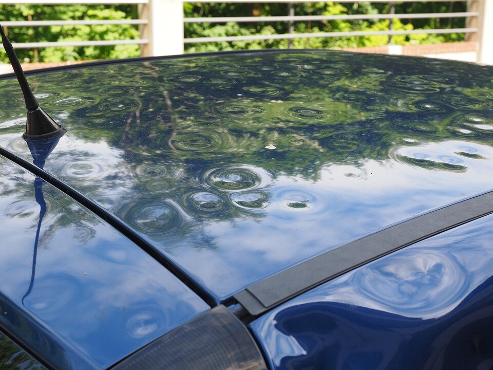 https://pixabay.com/photos/hail-damage-auto-car-roof-1272030/