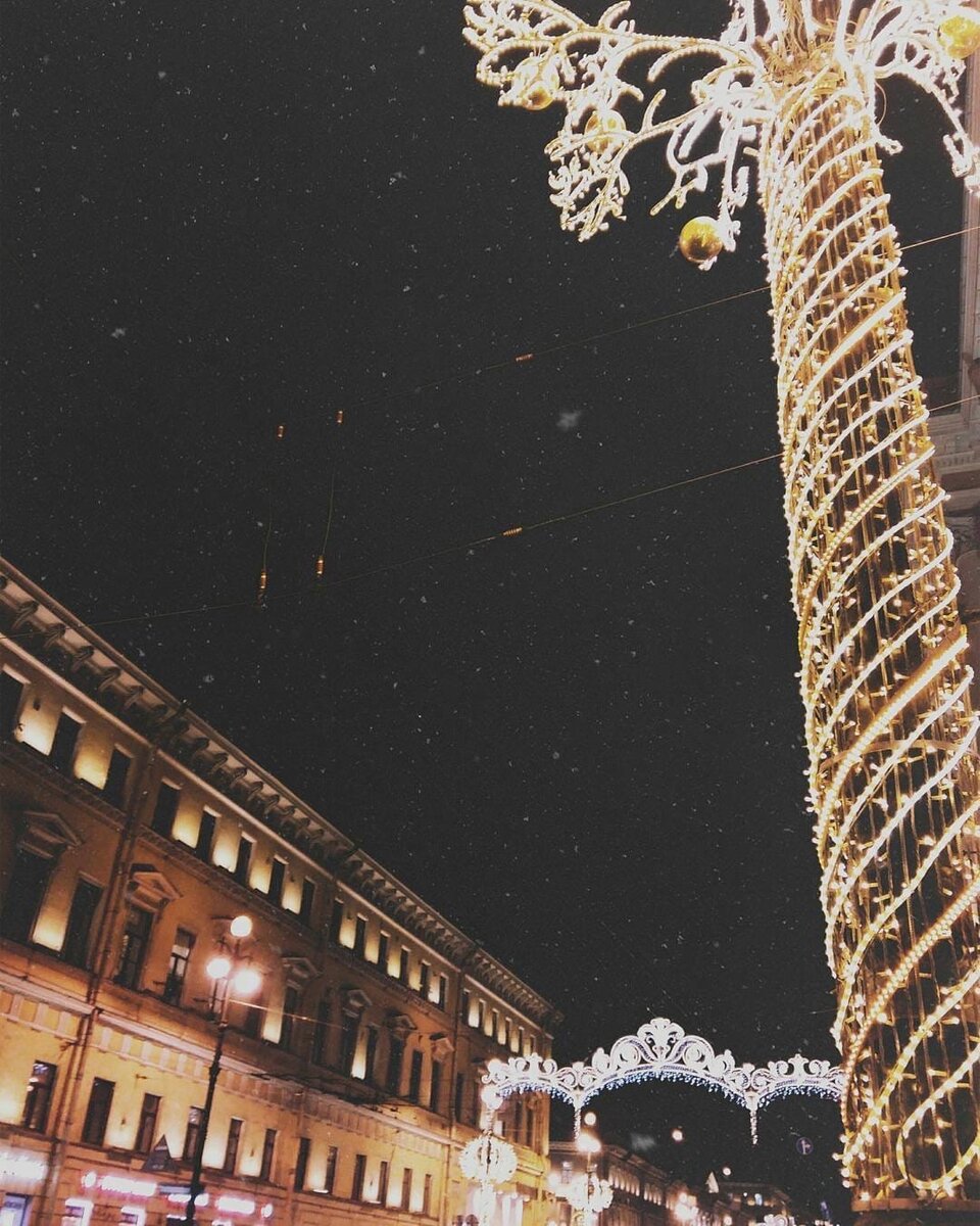 Так сверкает Невский проспект в Новый Год! 