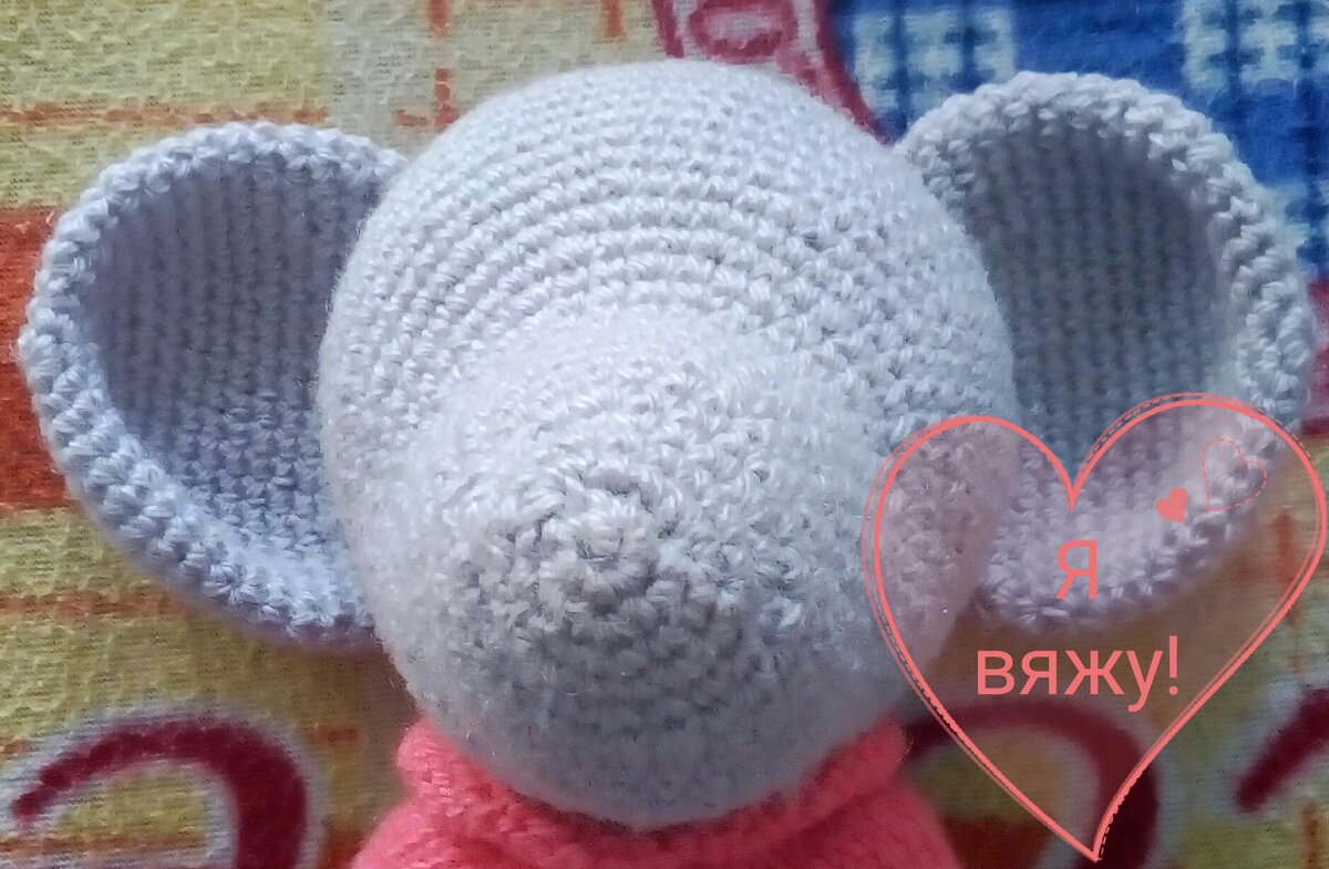 Вот голова с пришитыми к ней ушками моей мышки.