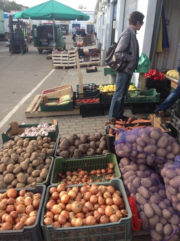 Захаровский рынок. Источник фото: https://irs3.4sqi.net/img/general/original/54148780_eJJYUScNuPJC9YystEpg-ck3xr_m86DSr1oAJ1PtrL8.jpg