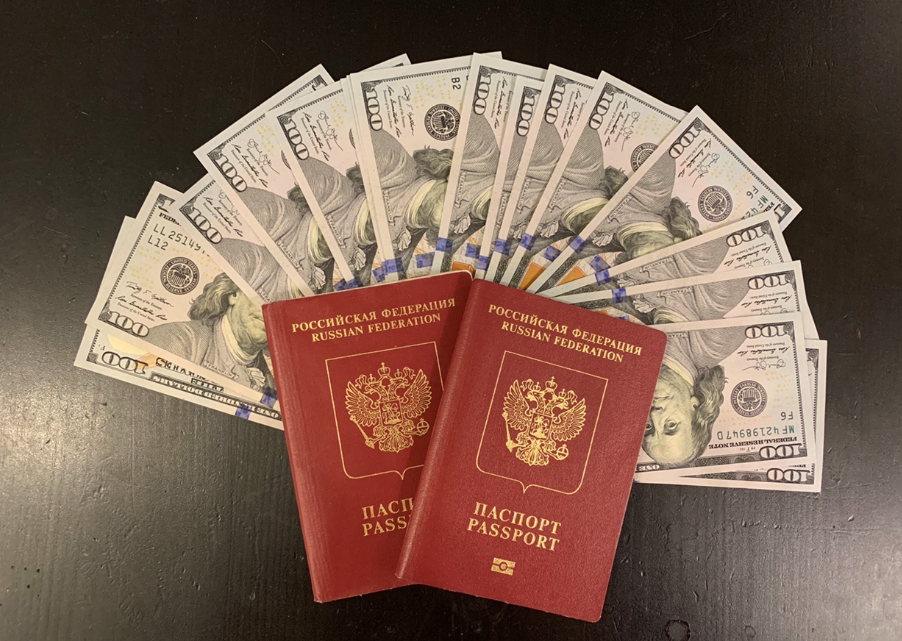 Наши денежки и паспорта снова с нами