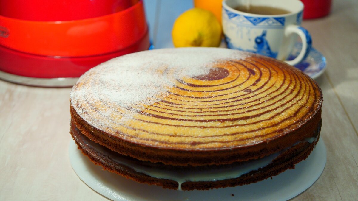 Яркий и торжественный – пирог «Зебра». Красиво, празднично и проще простого!