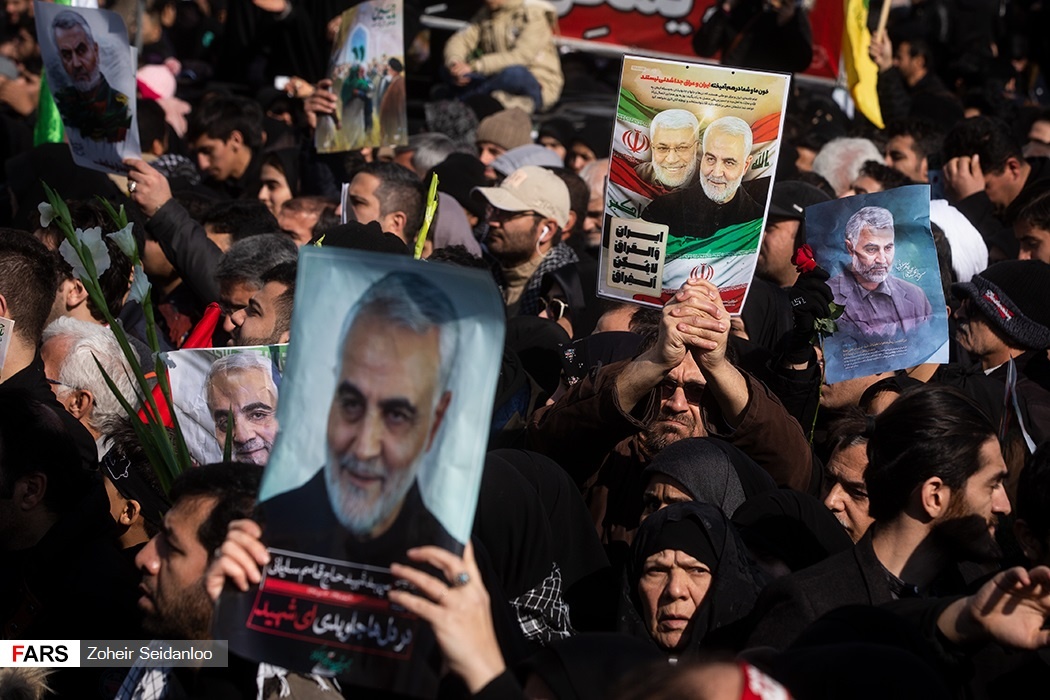 Порядка 35 человек погибли в давке на похоронах командующего Корпусом стражей исламской революции Касема Сулеймани в городе Керман в Иране, сообщает во вторник иранское ТВ.