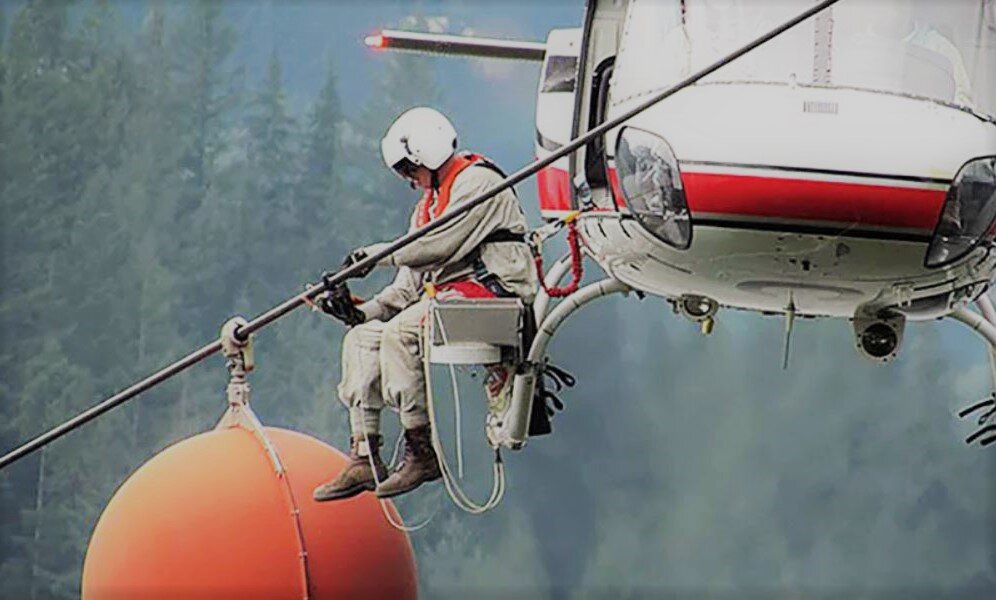 обслуживание линии с помощью вертолёта