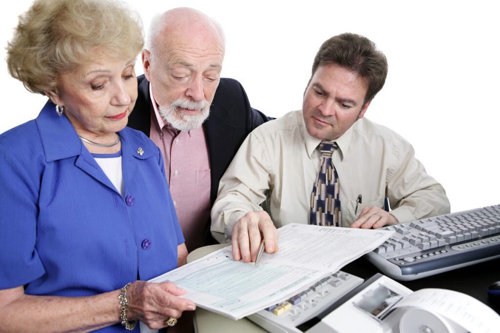 Чем рискует пенсионер, если не снимает пенсию с банковской карты каждый месяц?