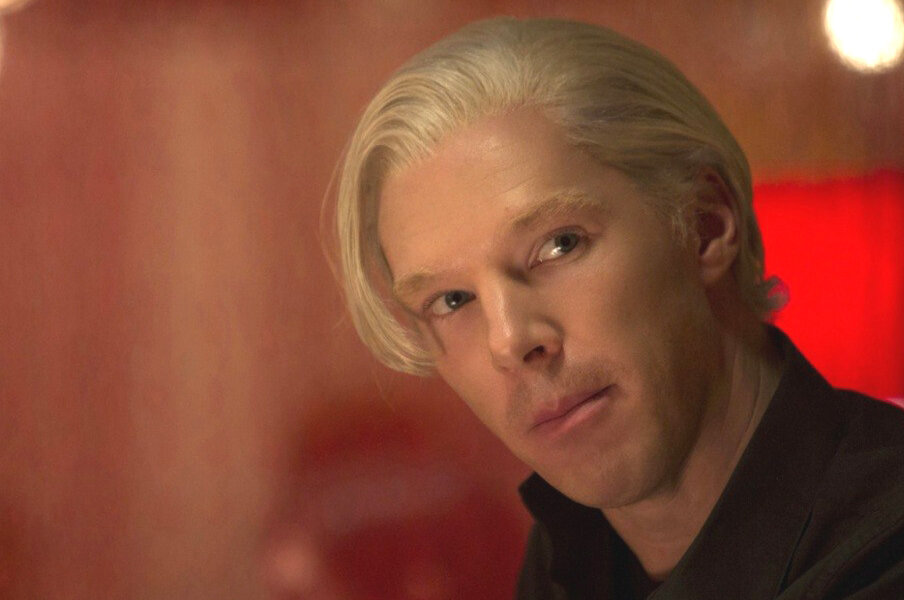 Бенедикт Камбербэтч в роли Джулиана Асанжа в фильме «Пятая власть» (2013) / Фото: kinopisk.ru 