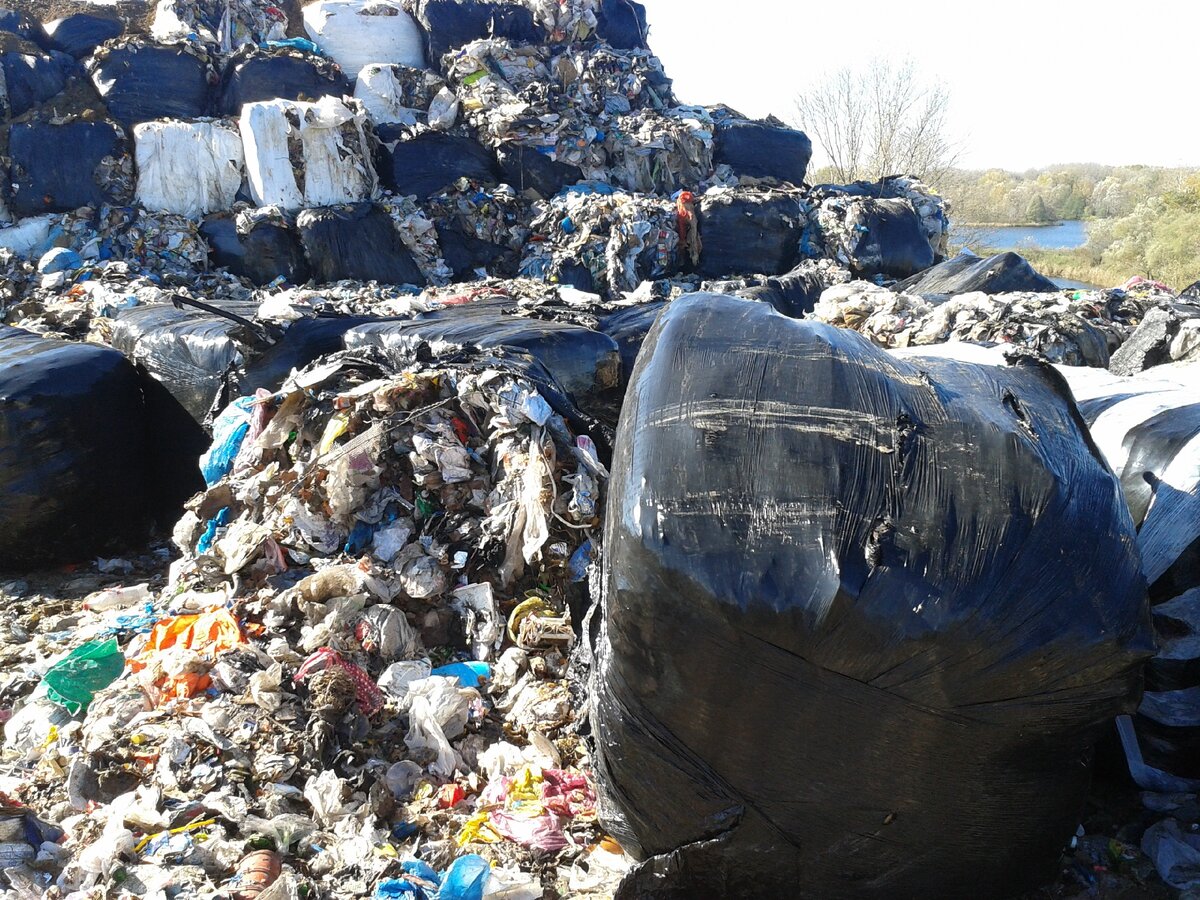 предолимпийский мусор, разгружаемый на свалке в Верхневеденеевском  2013 год