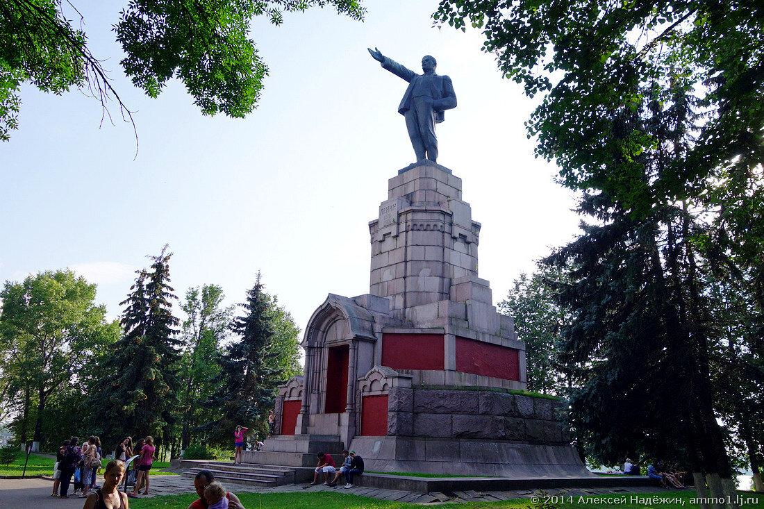 Что стало памятником. Город Кострома памятник Ленину. Памятник Владимиру Ленину Кострома. Монумент Ленина в Костроме. Памятник Ленину Кострома постамент.