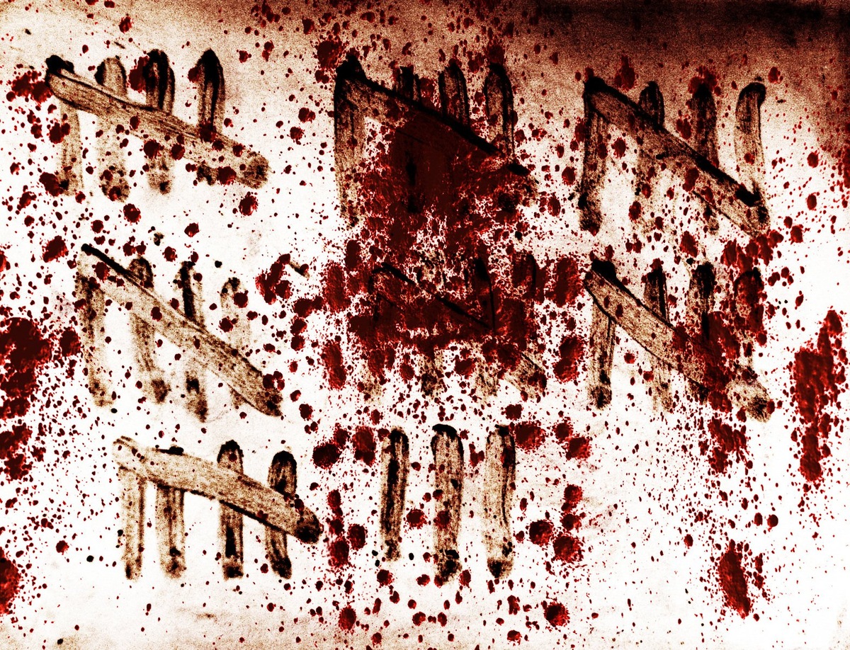 Я ненавидел всю свою жизнь. Я ненавидел всех. Первое, что я помню из своего детства - моя мать одевает меня как девочку. Мать была проституткой, а отец - алкоголиком-инвалидом. Мать зачастую избивала отца и меня, а также заставляла смотреть, как она занимается сексом с клиентами. Однажды мать ударила меня деревянной доской по голове, из-за чего я целый день пролежал в коме. И это продолжалось в течение двух или трех лет. Меня заставляли делать то, что ни один человек не хотел бы делать.» — Генри Ли Лукас