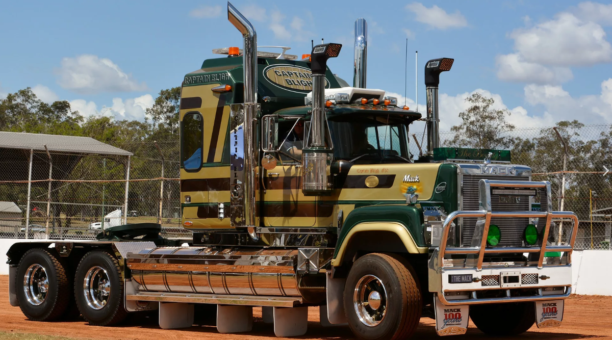 самые надежные грузовики. вольво fh16 750 2018. тягач. Mack trucks. тягач mack 310.