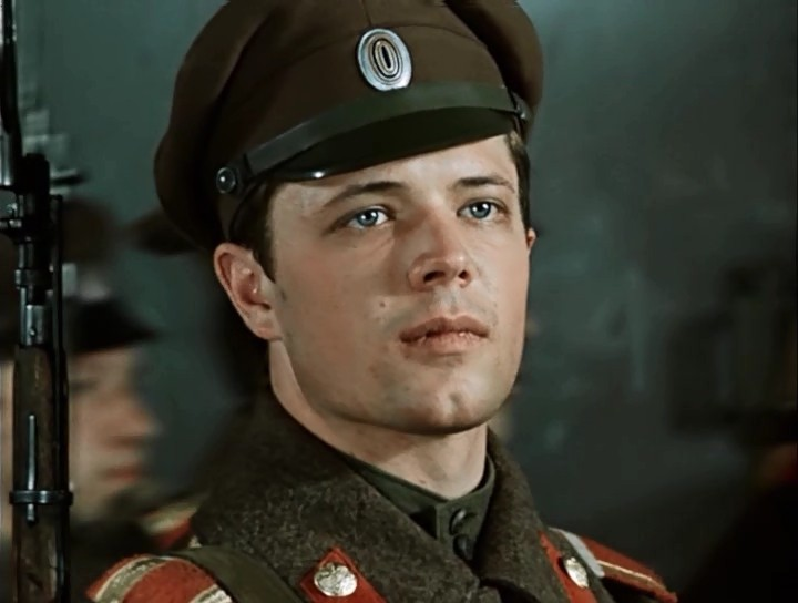Андрей Ростоцкий в фильме "Дни Турбиных",в роли юнкера Николая Турбина. Фото с сайта kino-teatr.ru
