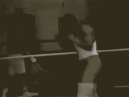 Бой с тенью тренировка. Бой с тенью упражнение. Бой с тенью бокс тренировка. Бой с тенью упражнение в боксе. Тренировки Тайсона гифки.