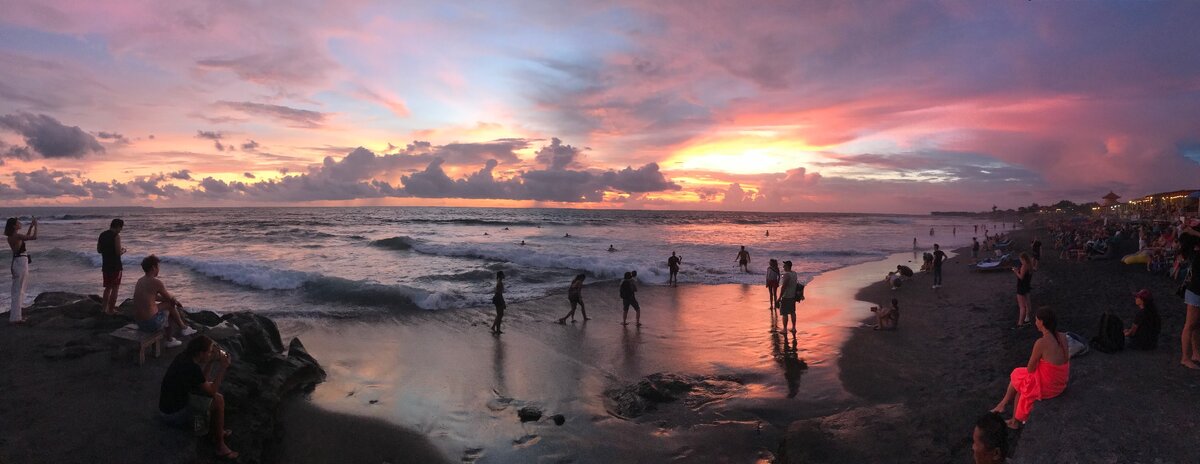 Панорама на закат с пляжа